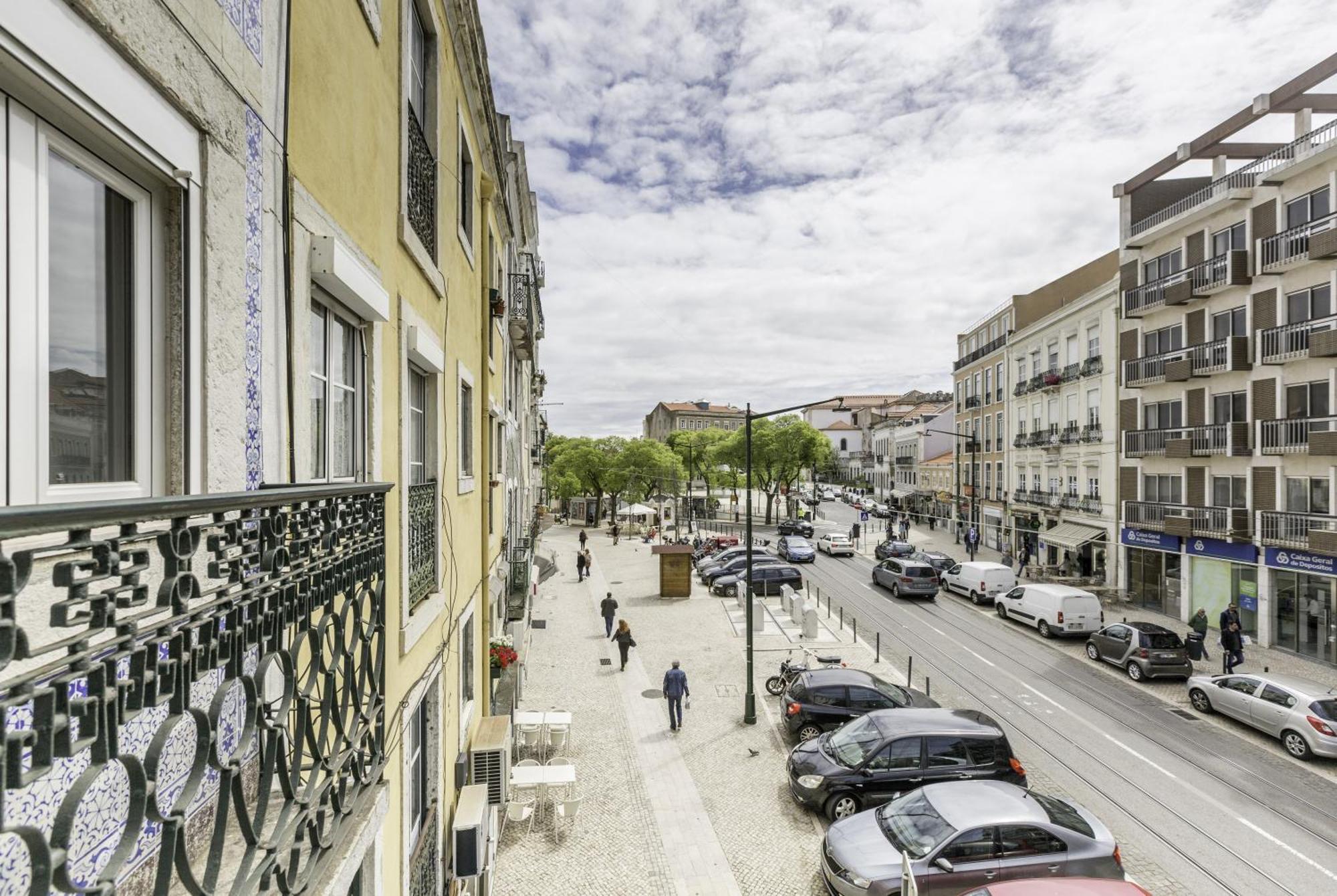 Superb Apartments Overlooking Graca In Lisboa الغرفة الصورة